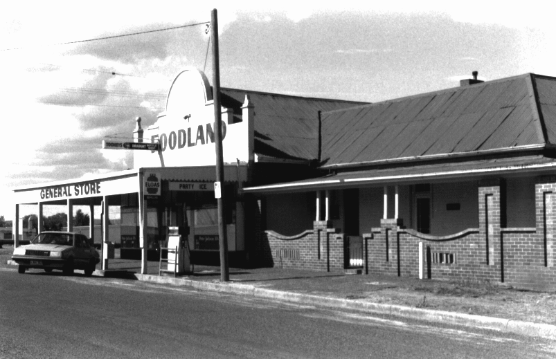 The Kwong Sing building and residence in the late 1980s.