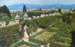 Higher parterre garden and a magnificant view of Florence. 