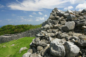 Nozurazumi (plain stacking) castle wall