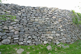 Close up of Nozurazumi (plain stacking) castle wall